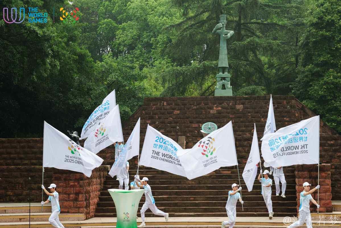 三星堆启航 成都世运会火炬传递点燃梦想 三星堆启航 成都世运会火炬传递点燃梦想